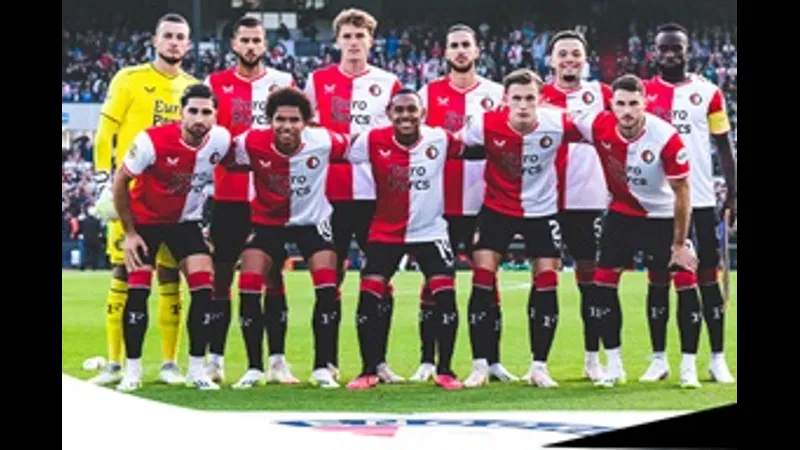 Cầu thủ Real Betis và Feyenoord tranh chấp bóng trên sân - Dự đoán phạt Cầu thủ Real Betis và Feyenoord tranh chấp bóng trên sân - Dự đoán phạt