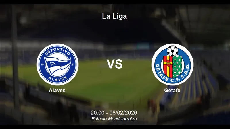 Cầu thủ Alaves và Getafe tranh chấp trên sân Cầu thủ Alaves và Getafe tranh chấp trên sân