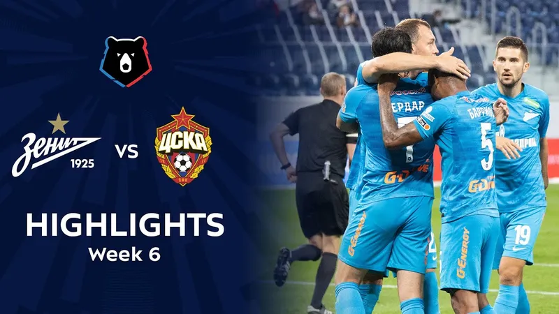 Cầu thủ Zenit với CSKA Moscow tranh chấp bóng trên sân cỏ Cầu thủ Zenit với CSKA Moscow tranh chấp bóng trên sân cỏ